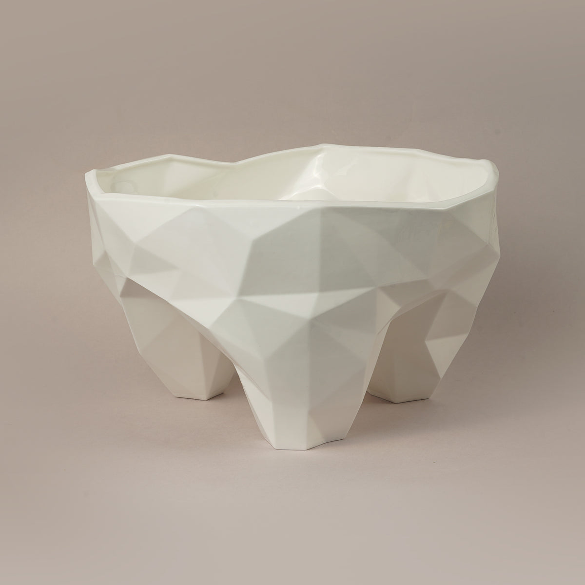 Porcelāna trauks Viesis