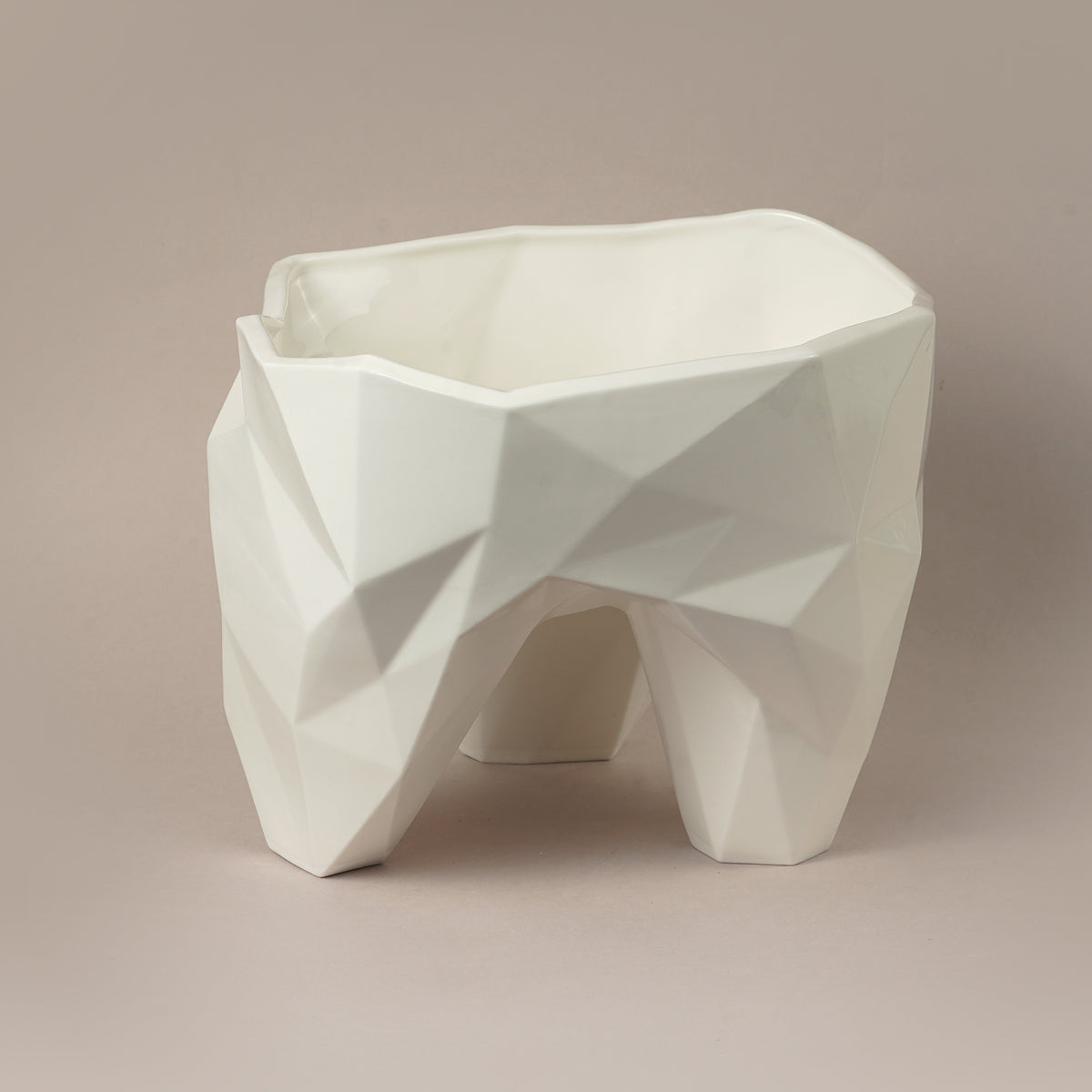 Porcelāna trauks Viesis