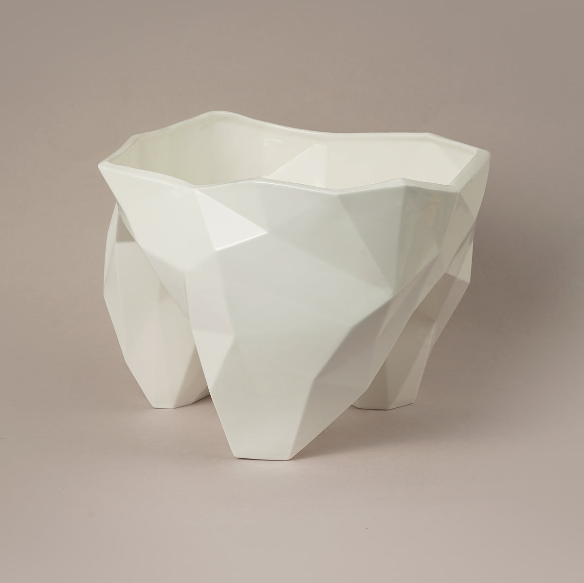 Porcelāna trauks Viesis