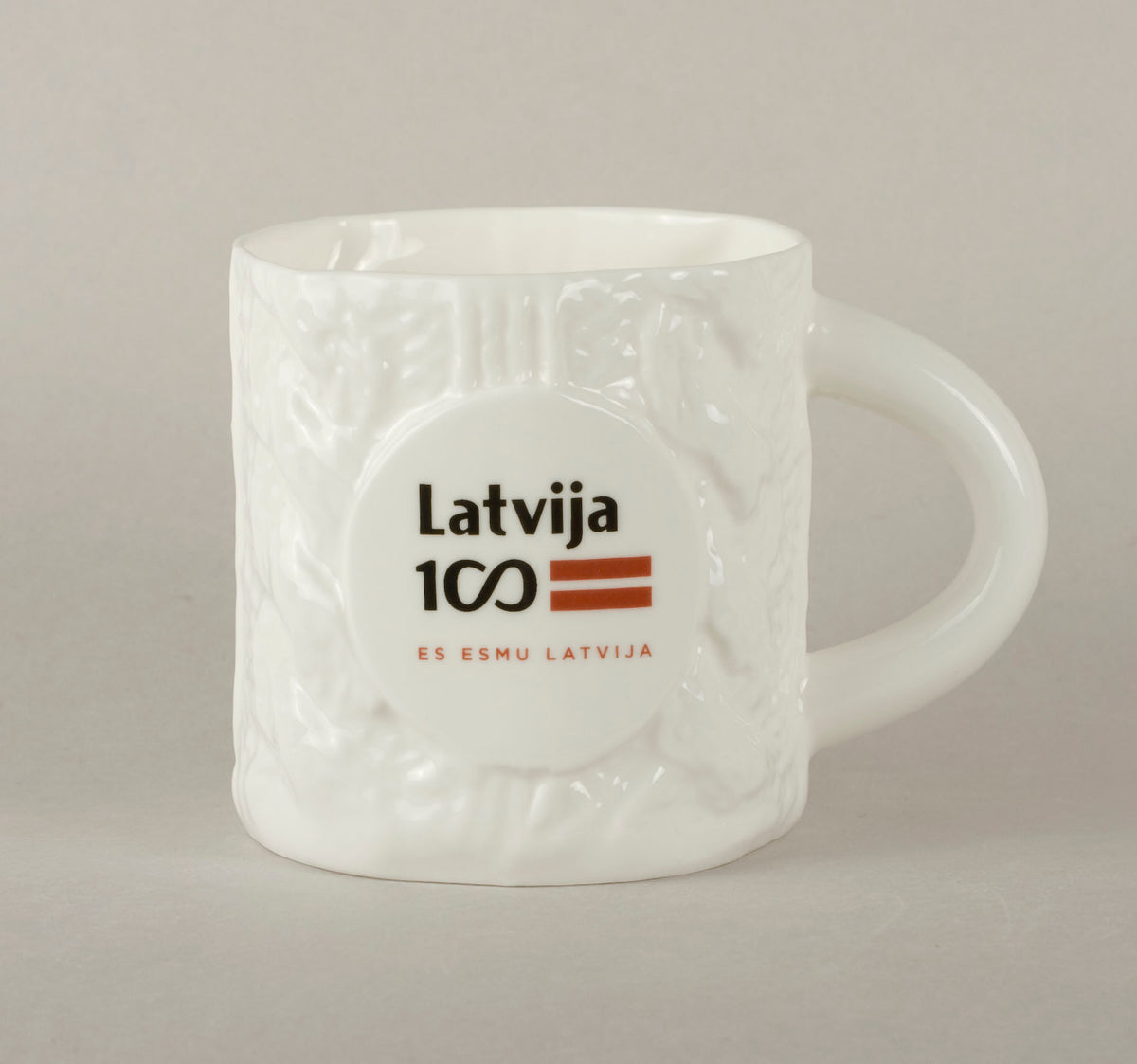 LV100. Adīta tējas krūze 2