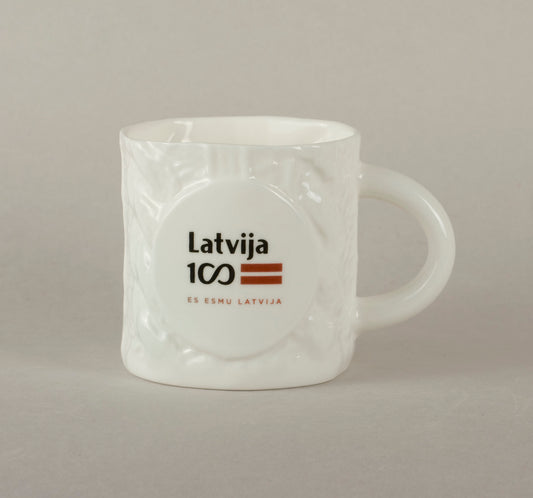 LV100. Adīta kafijas krūze 2