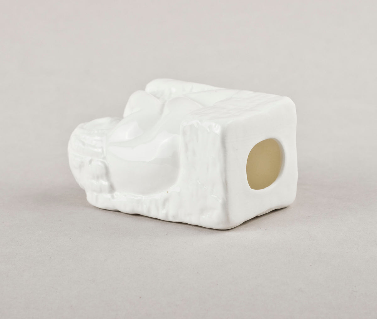 Porcelāna Sieviete akmenī