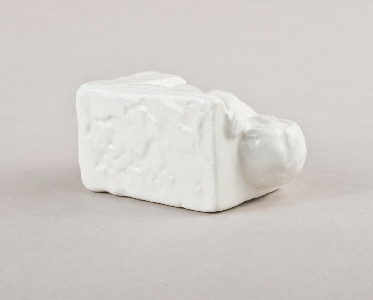 Porcelāna Sieviete akmenī