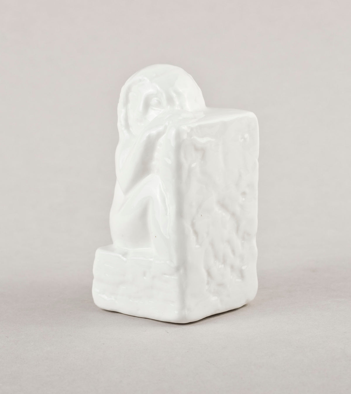 Porcelāna Sieviete akmenī