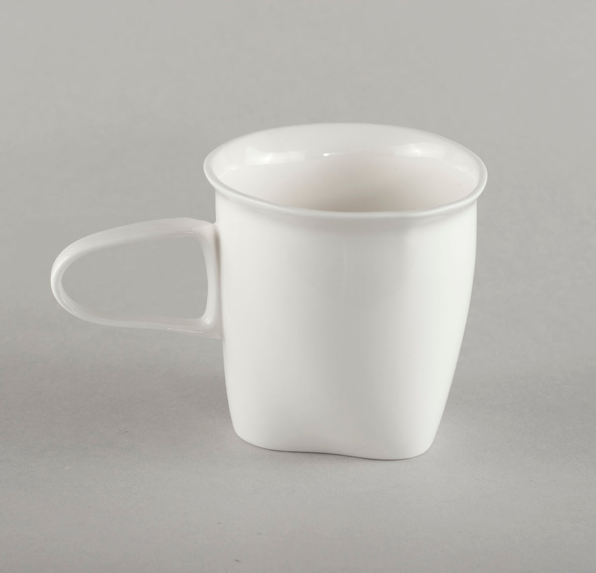 Porcelāna krūze Lillija bez kājiņas