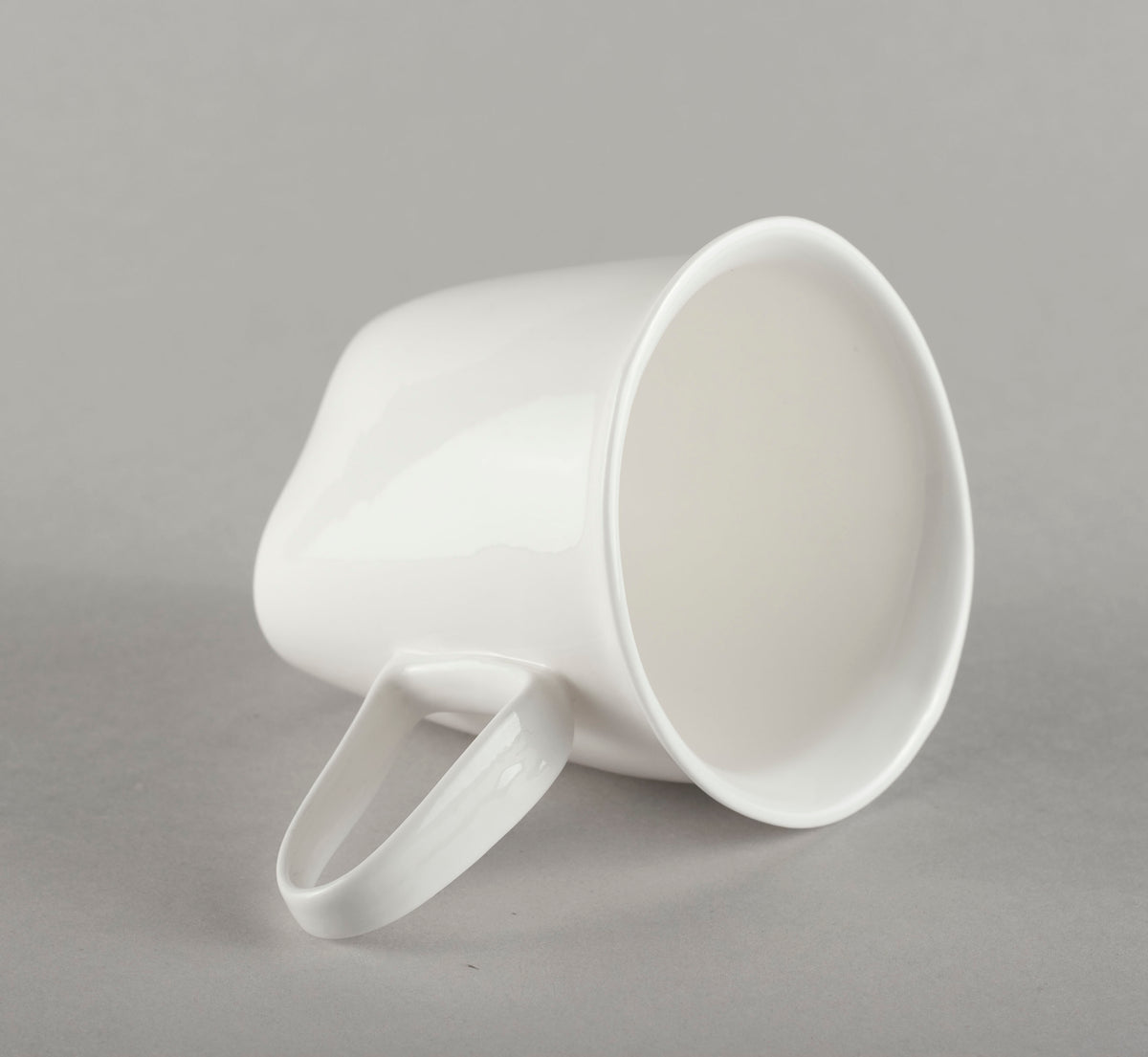 Porcelāna krūze Lillija bez kājiņas