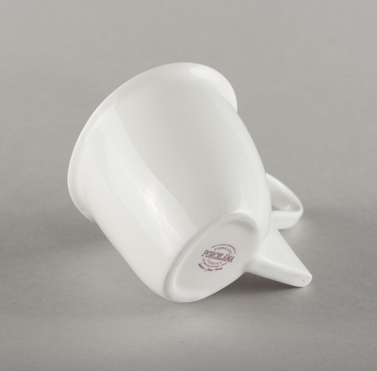Porcelāna krūze Lillija ar kājiņu