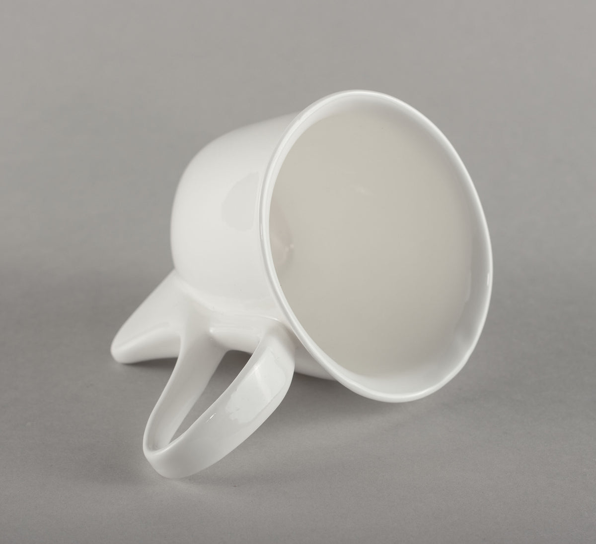 Porcelāna krūze Lillija ar kājiņu