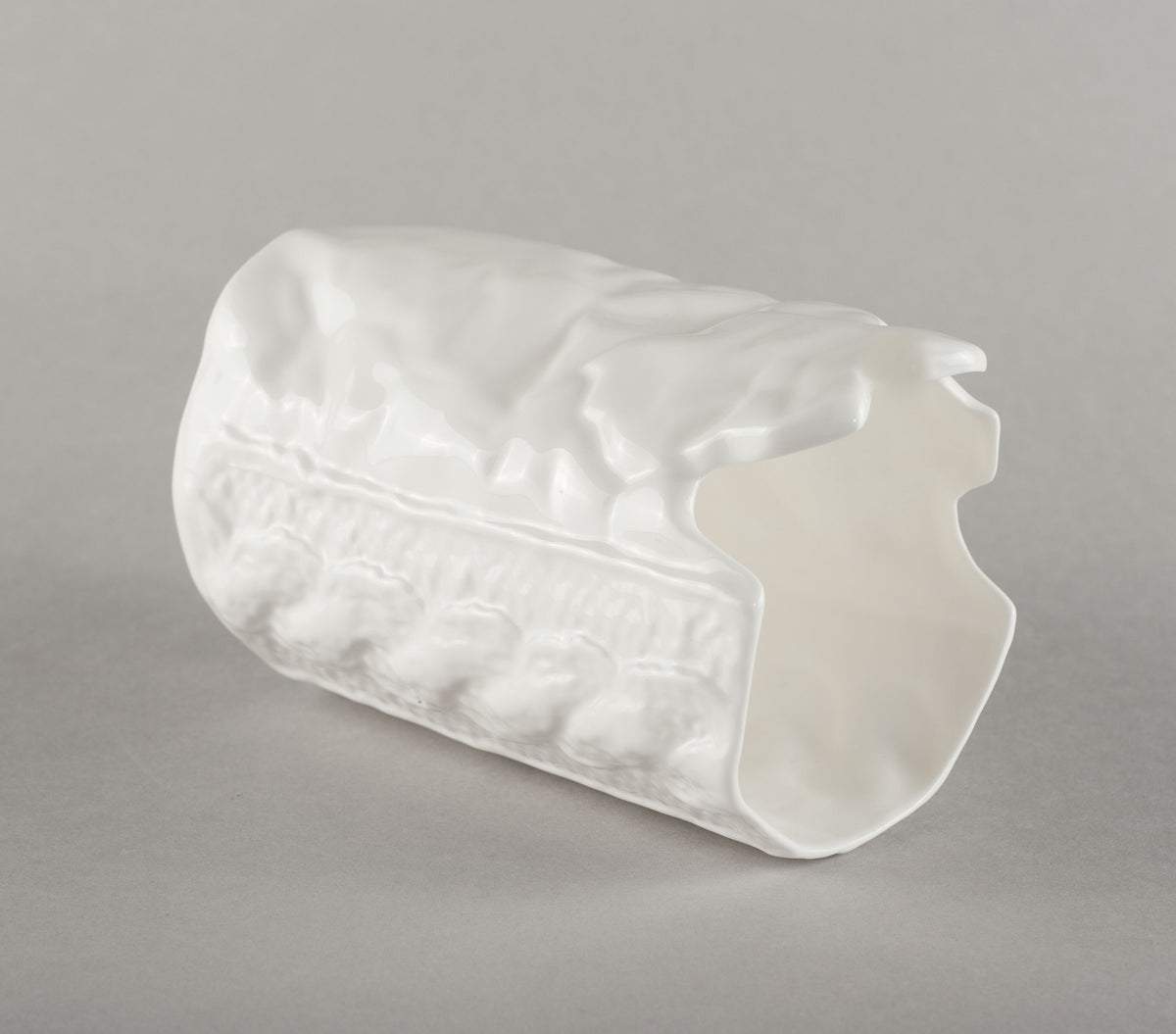 Porcelāna vāze Latvija / burzīta-adīta