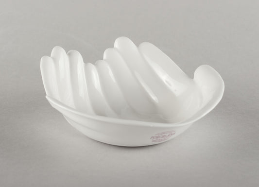 Porcelāna trauks riekšava