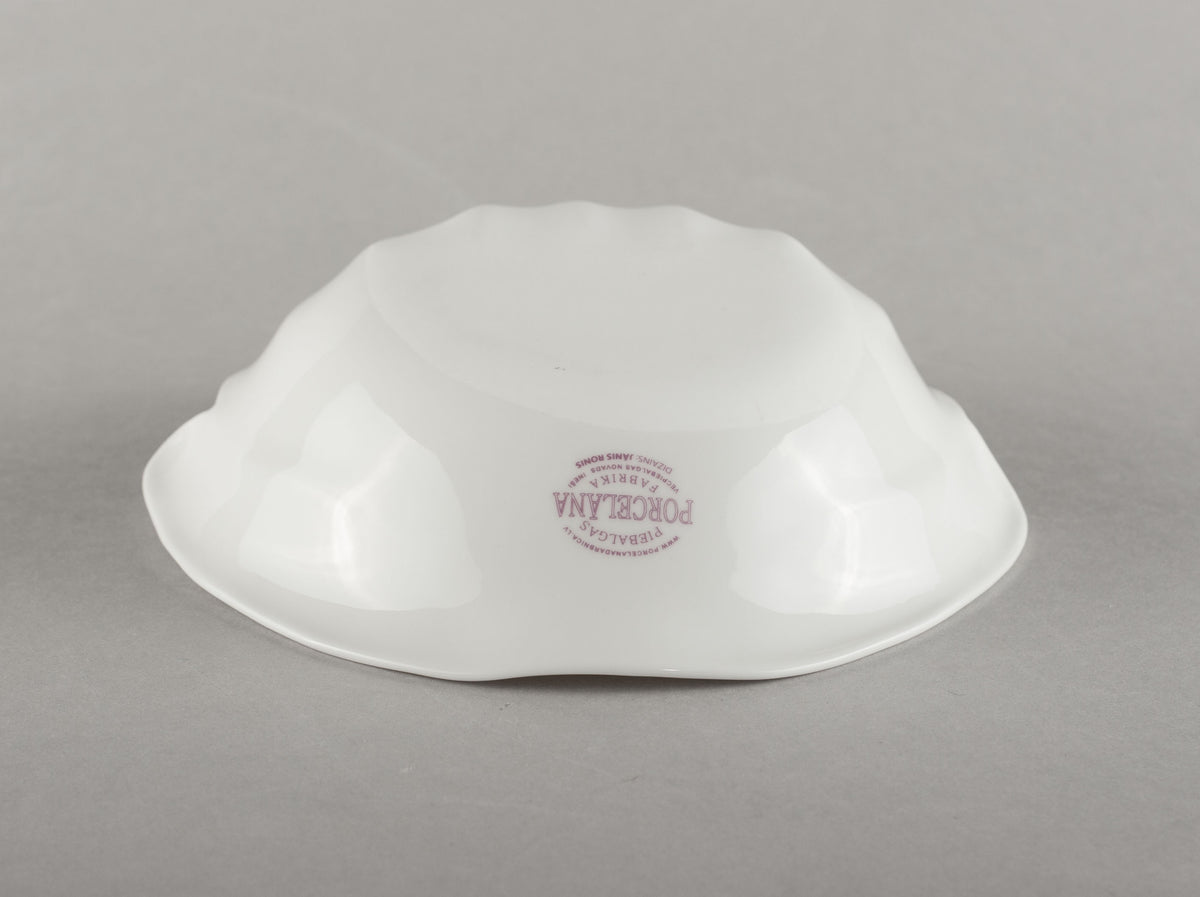 Porcelāna trauks riekšava