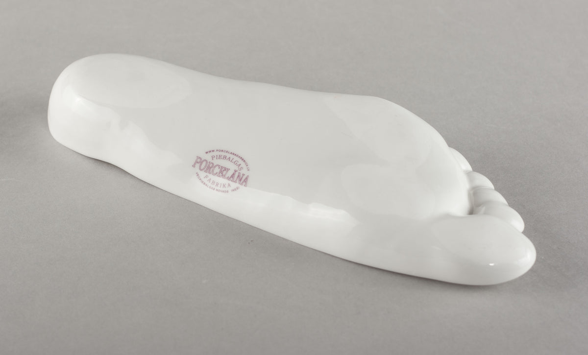 Porcelāna dekoratīvs trauks pēdiņa